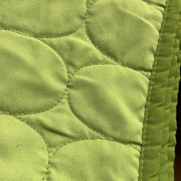 Green Quilted Blanket plus 2 Shams - Full / Queen Bedding - Picture 2 of 3
